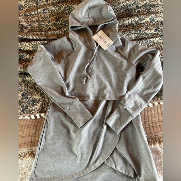NEW with TAGS Latched Mama Nursing Hoodie with Pockets - Picture 3 of 4